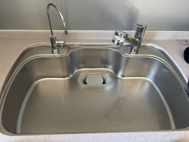 セット割でお得な作業！気になる水垢やカビ汚れを綺麗にします！サービスの画像