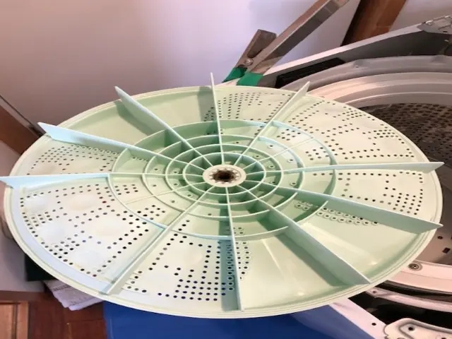 ☆洗浄槽の底、側面の汚れ、気になりませんか？完全分解で嫌な匂いを落としましょう☆サービスの画像