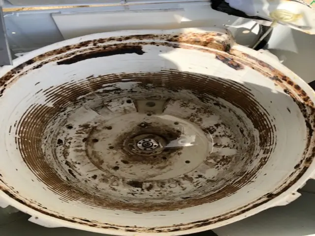 ☆洗浄槽の底、側面の汚れ、気になりませんか？完全分解で嫌な匂いを落としましょう☆サービスの画像