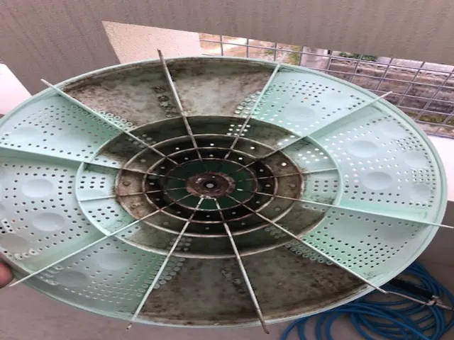 ☆洗浄槽の底、側面の汚れ、気になりませんか？完全分解で嫌な匂いを落としましょう☆サービスの画像