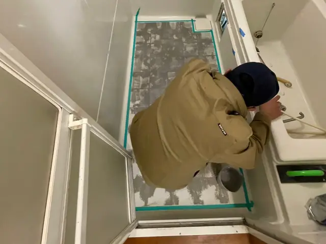 お風呂の床の剥がれ・冷たさ・ひび割れなどでお悩みのお客様、ご相談ください！サービスの画像