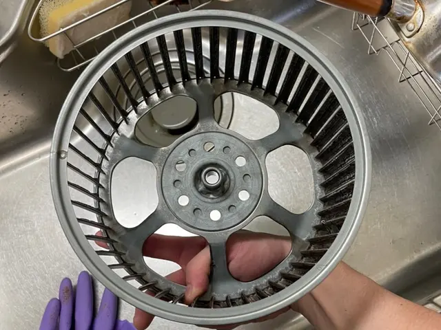 【PayPay対応】換気扇の頑固な油汚れもプロの技術でピカピカに！サービスの画像