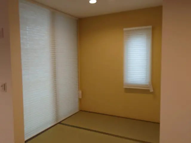 カーテンレール、各種ブラインド、ロールスクリーン等窓廻りのファブリックの取付。サービスの画像