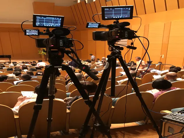 業務用カメラを用いて、感動的な瞬間の映像を制作するトヨタデジタルメディアサービス