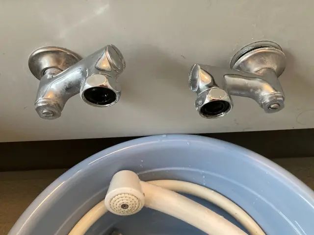 福岡市【シャワーヘッド交換】/ ホース交換 / 給水国家資格者が施工で安心！サービスの画像