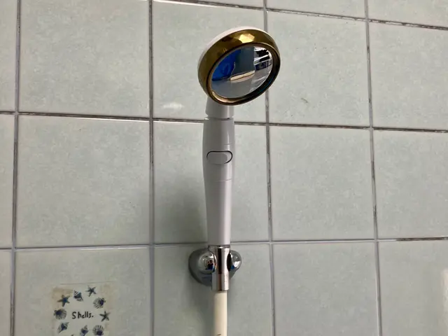 福岡市【シャワーヘッド交換】/ ホース交換 / 給水国家資格者が施工で安心！サービスの画像