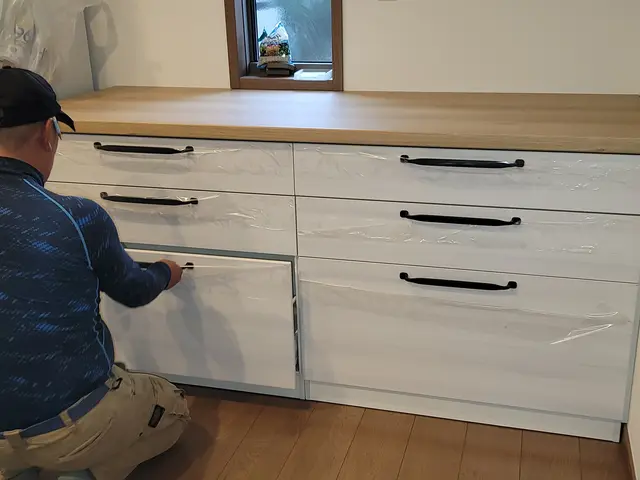 キッチン吊り戸棚の後付け・カップボード設置サービスの画像