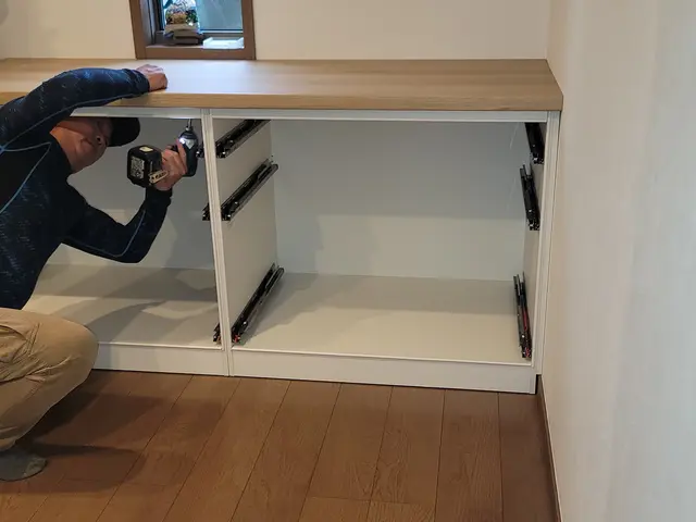 キッチン吊り戸棚の後付け・カップボード設置サービスの画像