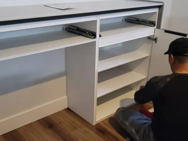 キッチン吊り戸棚の後付け・カップボード設置サービスの画像