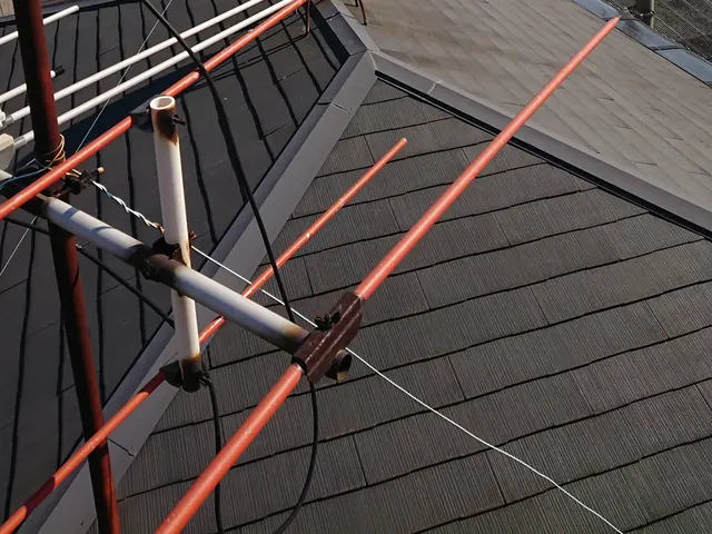 屋根上の不要なアンテナの撤去☆アンテナ以外もご相談下さい☆三階建てもご相談下さいサービスの画像