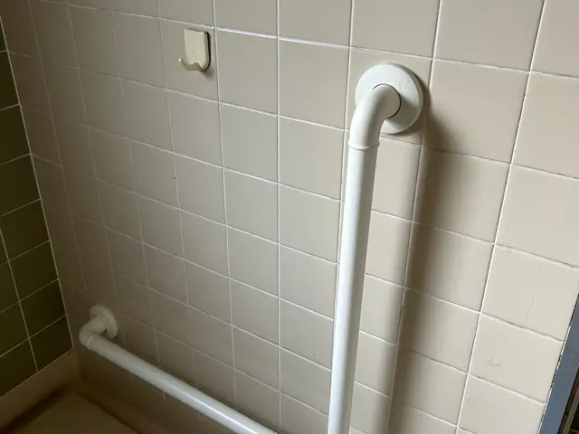 安全・安心の手すり取り付け｜玄関・階段・廊下・トイレ・浴室・屋外サービスの画像
