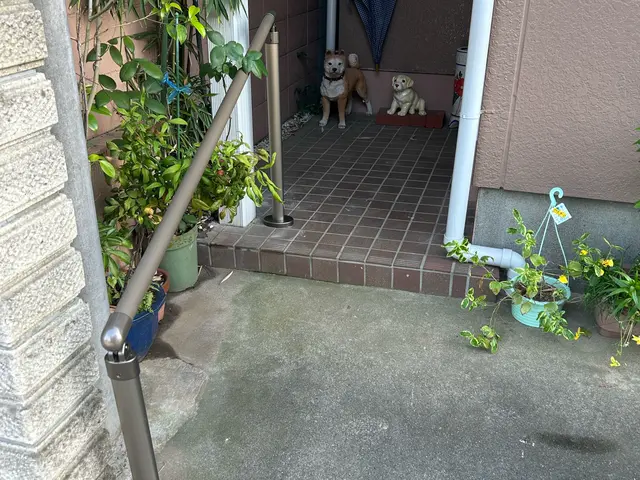 安全・安心の手すり取り付け｜玄関・階段・廊下・トイレ・浴室・屋外サービスの画像