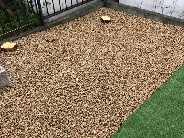 雑草対策！早めに対策を！防草シート張り・砂利敷の施工はお任せください！サービスの画像