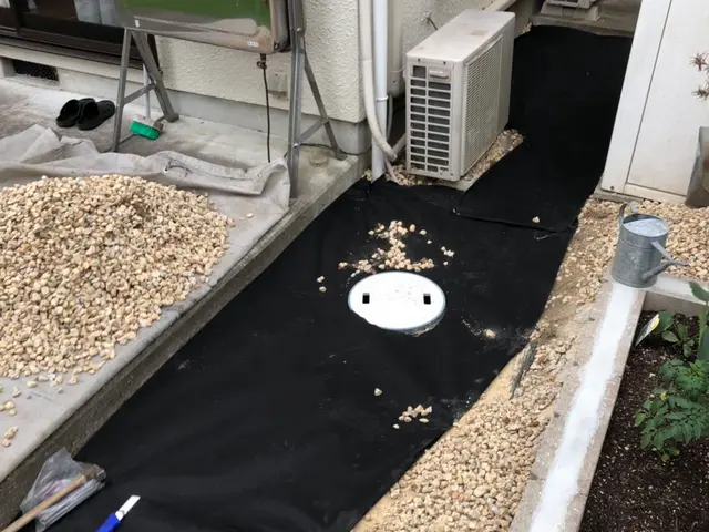 雑草対策！早めに対策を！防草シート張り・砂利敷の施工はお任せください！サービスの画像