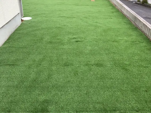 雑草対策！早めに対策を！防草シート張り・砂利敷の施工はお任せください！サービスの画像