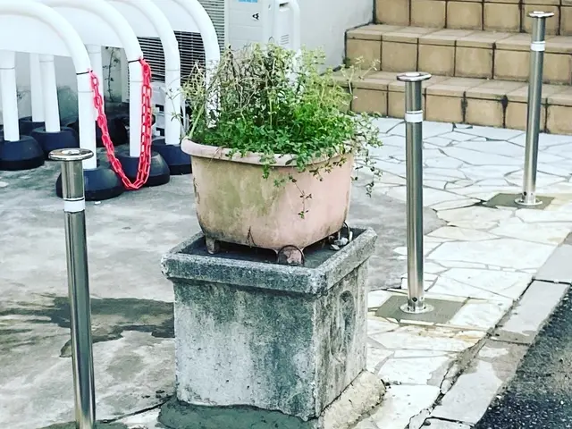 駐車場ポール施工（埋込式/固定式等）サービスの画像