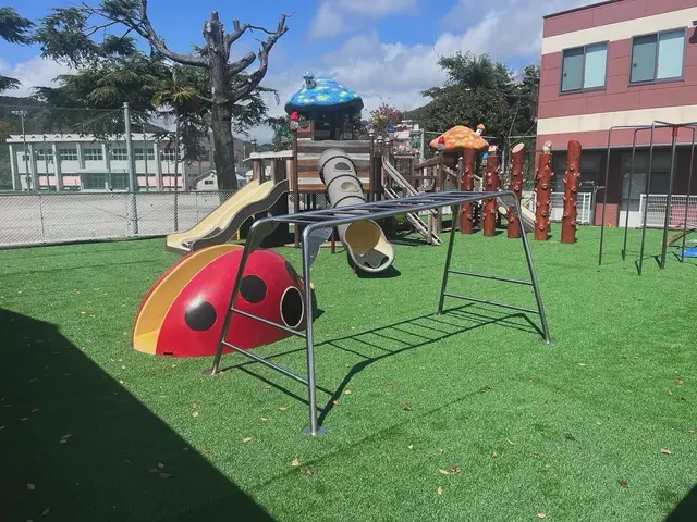 人工芝で快適なお庭、園庭にしませんか？！サービスの画像