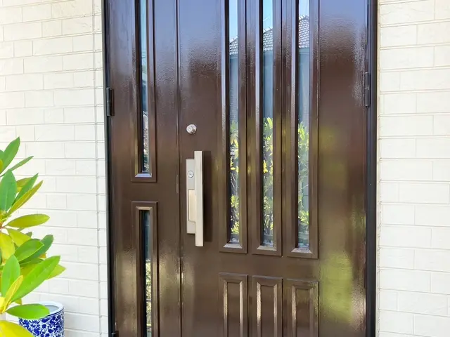 ★玄関ドア塗装(ドア両面)★サービスの画像