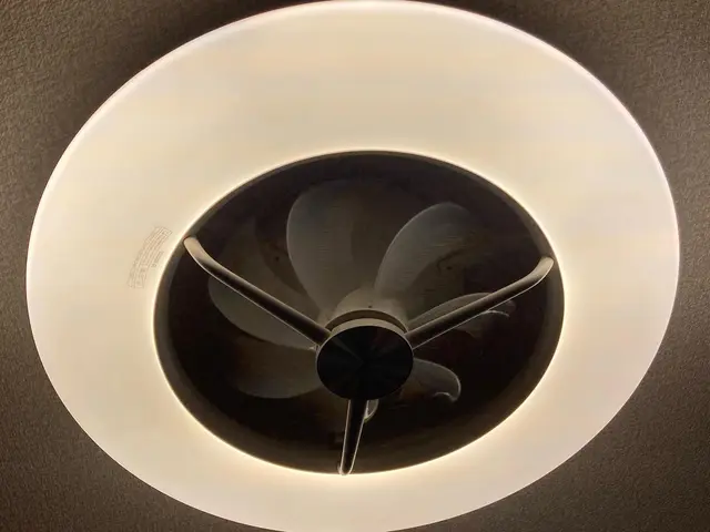 福岡市【壁掛け扇風機の取り付け】電気工事士による電源配線工事も可能ですサービスの画像