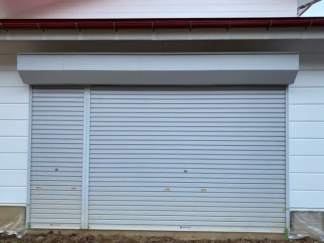 物置、シャッター吹付け塗装サービスの画像