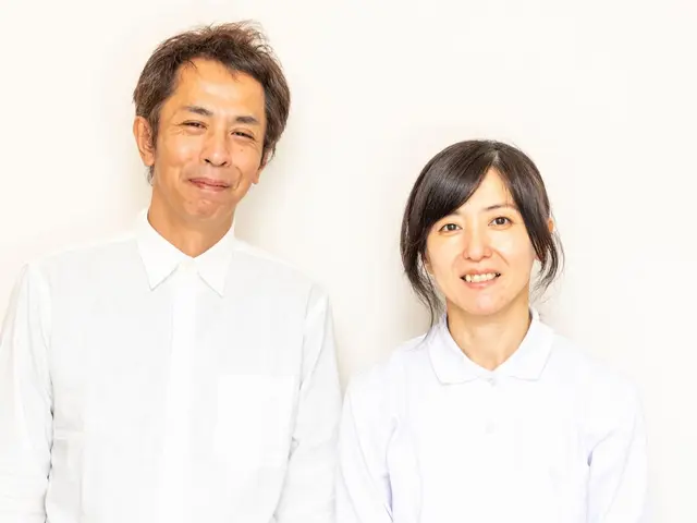 《おしどり夫婦のベランダ掃除》ベランダに面した窓サッシ・網戸も一緒に掃除します◎サービスの画像