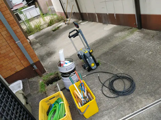 側溝洗浄お任せください。高圧洗浄機による洗浄清掃作業サービスの画像