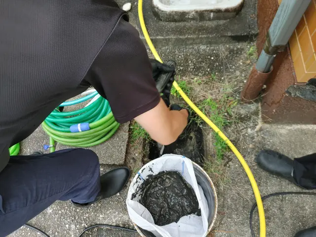 側溝洗浄お任せください。高圧洗浄機による洗浄清掃作業サービスの画像