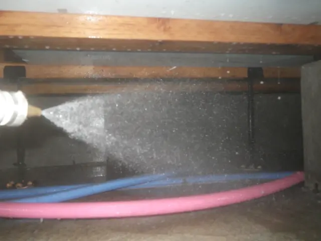 【白蟻予防】床下の防蟻、防カビ、防腐を行うバリア施工です。サービスの画像