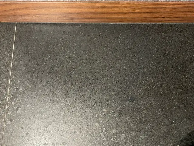 その床、直せるんです！フローリングのキズ・凹み、なかったことに！サービスの画像