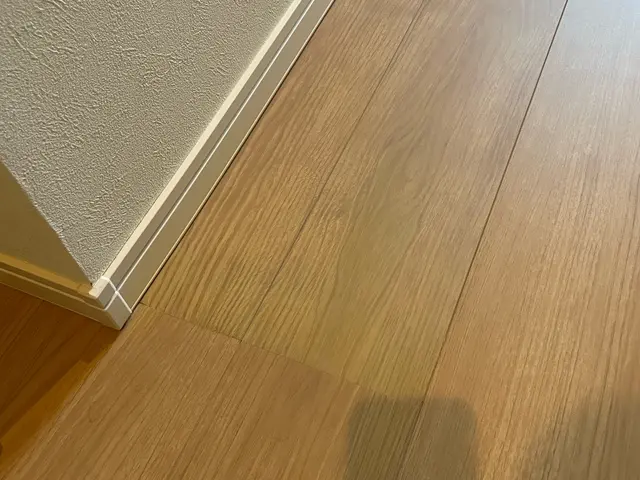 その床、直せるんです！フローリングのキズ・凹み、なかったことに！サービスの画像