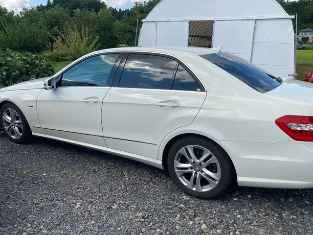 お出掛け前も、お出掛け後も、いつでもピカピカに！定期的な洗車で愛車も喜びます。サービスの画像