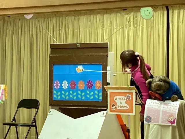 【0〜5歳児迄の子供向け】子供が参加して楽しめる手遊び歌とお歌紙芝居のコンサート