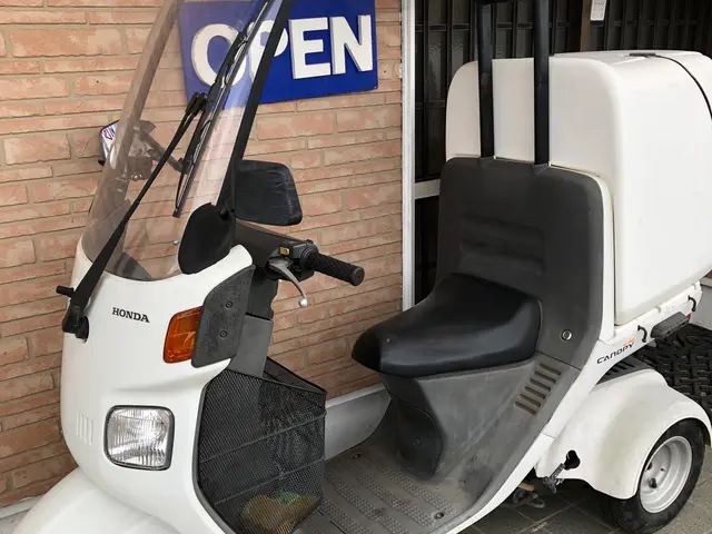 訪問ヘアカット:理容【各市許可取得済.保険加入済】カット30分程度.訪問費用無料サービスの画像