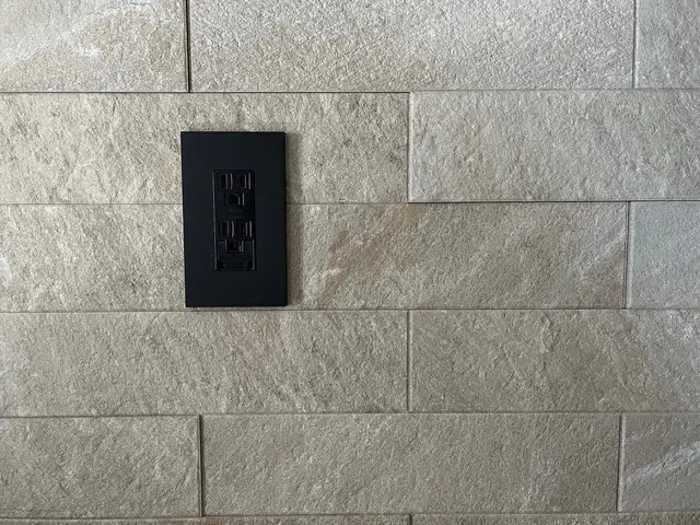 【兵庫】コンセント・スイッチ交換/修理は弊社におまかせください！複数割り！サービスの画像