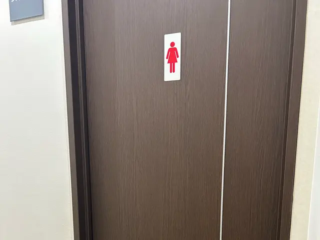 室内ドアのダイノックシート施工で新品に取り替えた様なドアに生まれ変わります♫サービスの画像