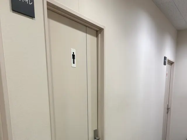 室内ドアのダイノックシート施工で新品に取り替えた様なドアに生まれ変わります♫サービスの画像