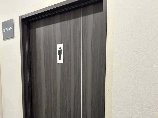 室内ドアのダイノックシート施工で新品に取り替えた様なドアに生まれ変わります♫サービスの画像