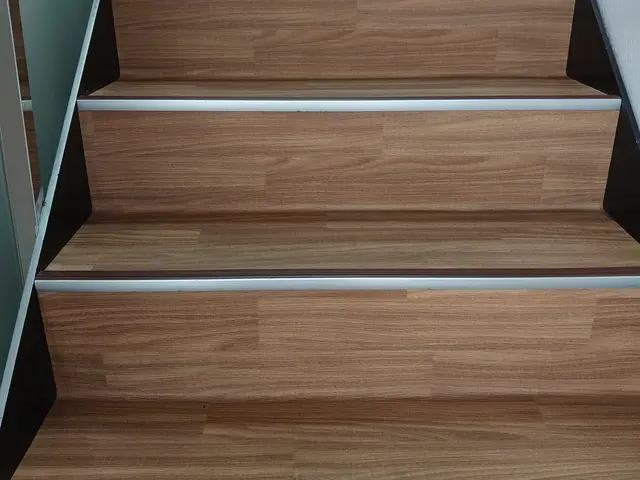 床貼り職人歴38年！迅速・丁寧に加えて耐久年数ＵＰに拘った施工法がご好評です！サービスの画像