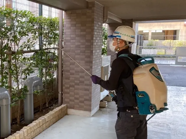 【口コミ賞受賞】◆毛虫駆除◆ 緊急対応に備えてスタッフが常駐しております！サービスの画像