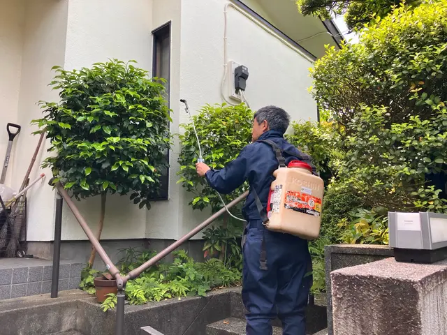 【口コミ賞受賞】◆毛虫駆除◆ 緊急対応に備えてスタッフが常駐しております！サービスの画像