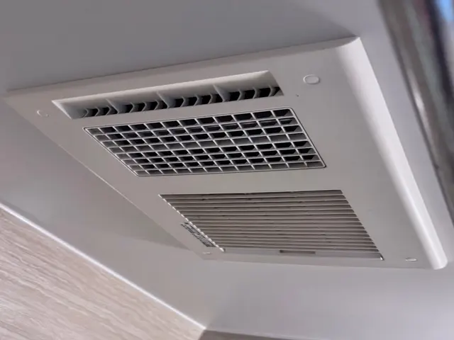 湯船に浸かりハ～と言って一日の疲れを取りましょう！プロの技で綺麗に清掃します。サービスの画像