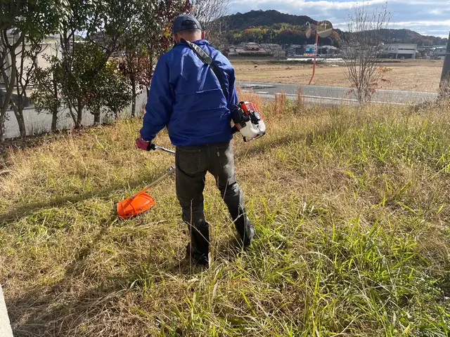 ★見積もり無料★大変な草はプロにお任せを★空家も歓迎★クレカPayPay可サービスの画像