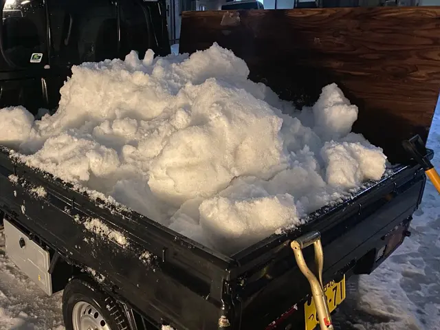 ちょっとした除雪から屋根の雪降ろし、排雪まで当社におまかせください！サービスの画像