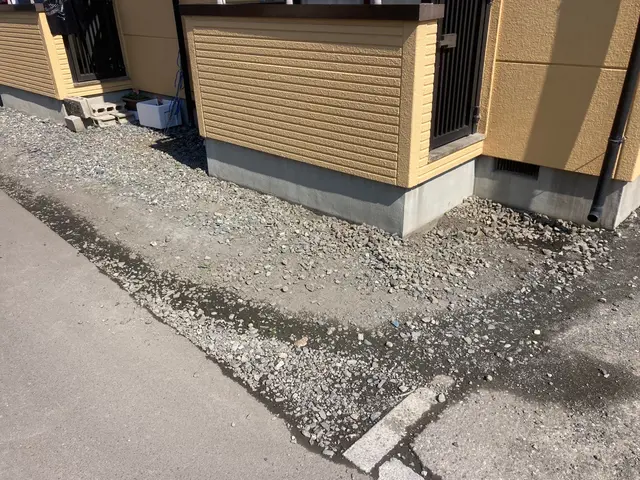 駐車場・庭　砂利敷き※防草シート施工も行います！サービスの画像