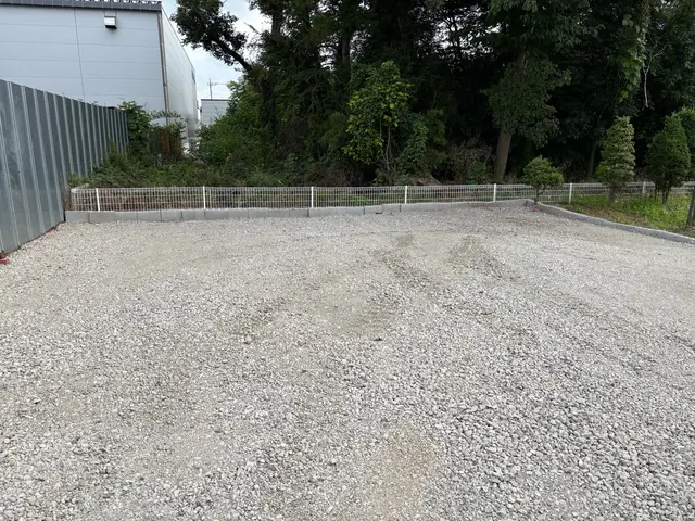 駐車場・庭　砂利敷き※防草シート施工も行います！サービスの画像