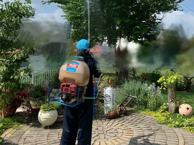 【15年の実績】病気や害虫から守ります。近隣環境も考慮して安全に散布します。サービスの画像