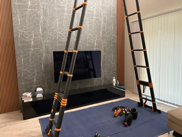 高所作業や照明器具取付施工致します。他社で断られた照明器具でも取付致しますサービスの画像