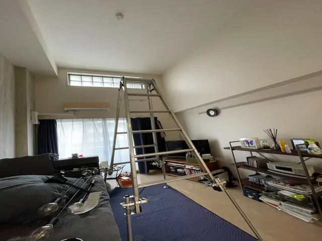 高所作業や照明器具取付施工致します。他社で断られた照明器具でも取付致しますサービスの画像