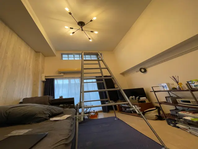 高所作業や照明器具取付施工致します。他社で断られた照明器具でも取付致しますサービスの画像