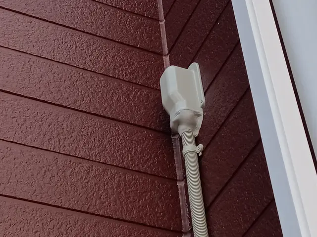 コンセント、ボックス取付、配線ルートが難しく高い見積もり出された方相談くださいサービスの画像